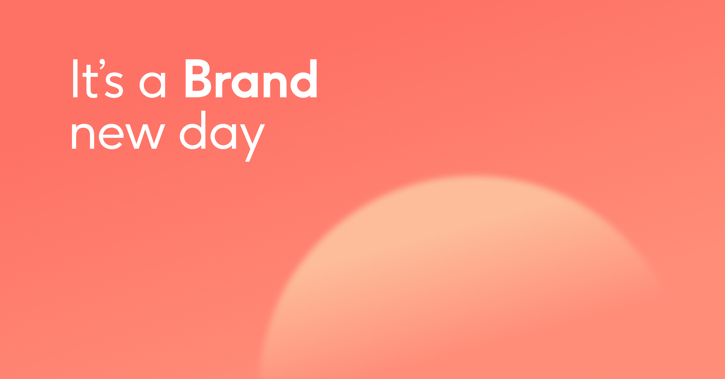 sfondo color pesca con grande scritta bianca Its a Brand new day e mezza forma circolare sfumata in basso a destra a evocare un nuovo inizio
