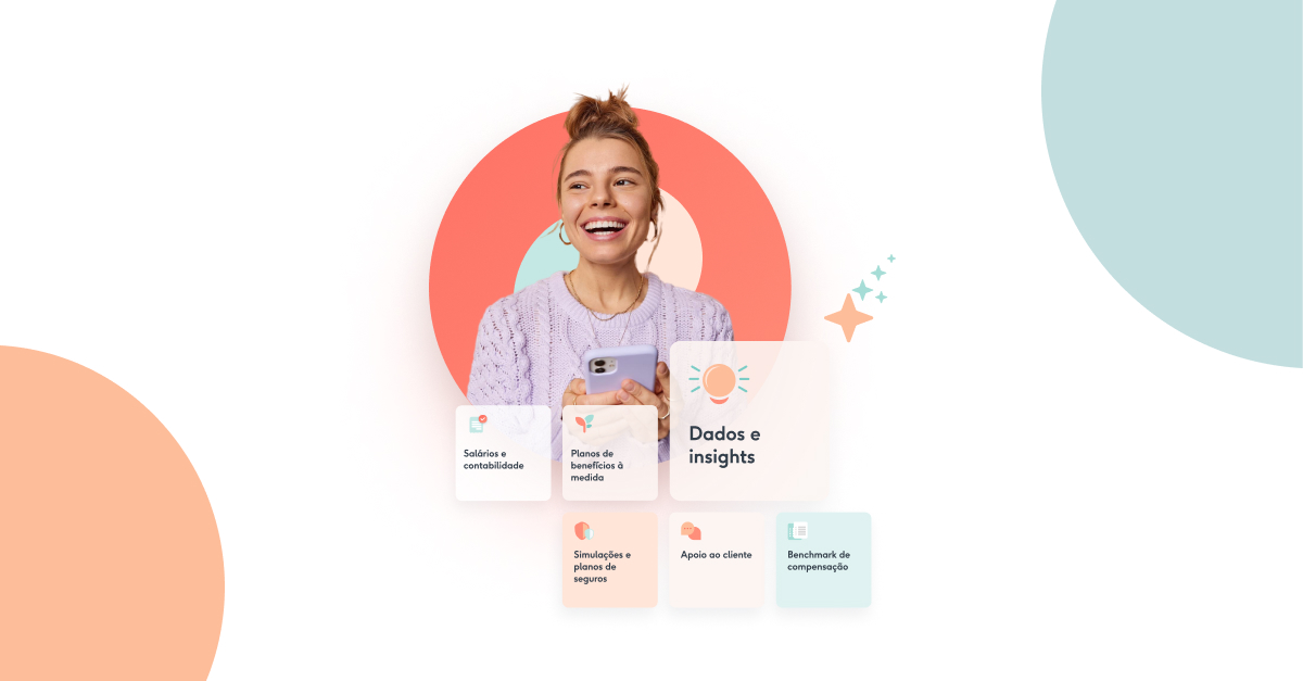 Mulher sorridente segurando um telemóvel com cartões informativos ao redor sobre salários, benefícios, dados e apoio ao cliente.